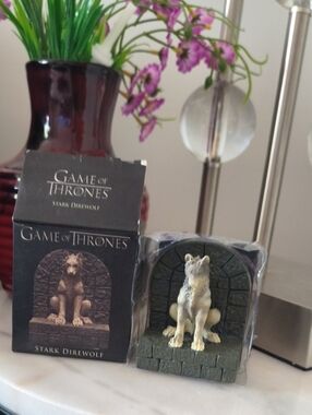 Game of Thrones Stark Direwolf Figure - White and Gray